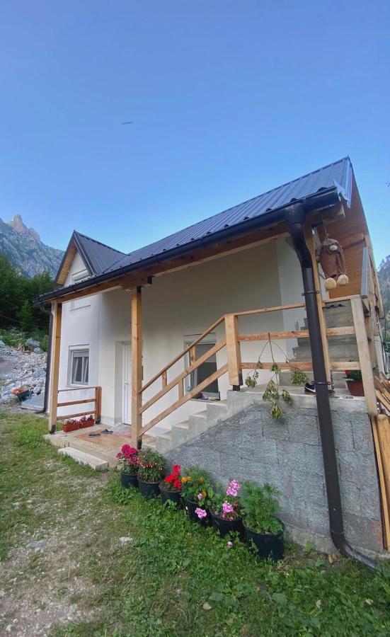 Guesthouse Gezim Selimaj Valbone Buitenkant foto