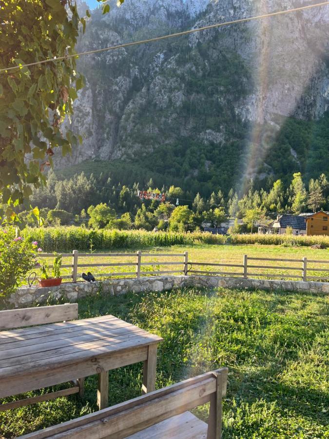 Guesthouse Gezim Selimaj Valbone Buitenkant foto