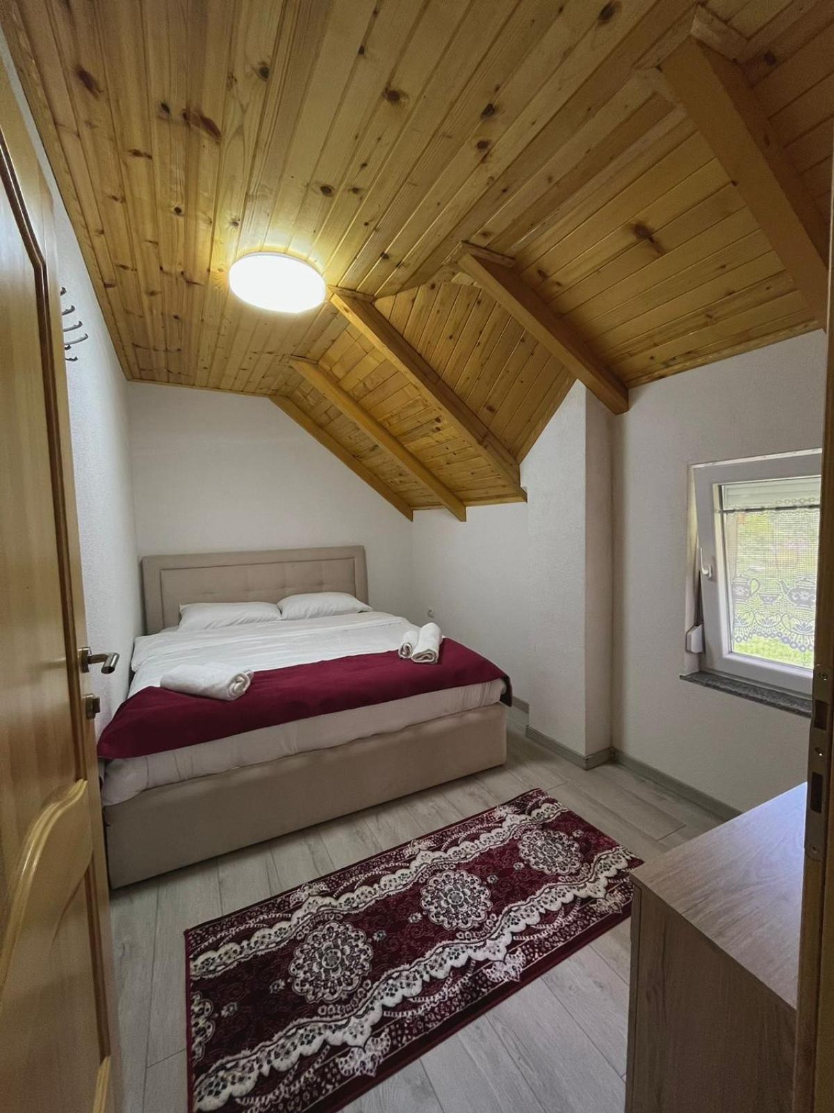 Guesthouse Gezim Selimaj Valbone Buitenkant foto